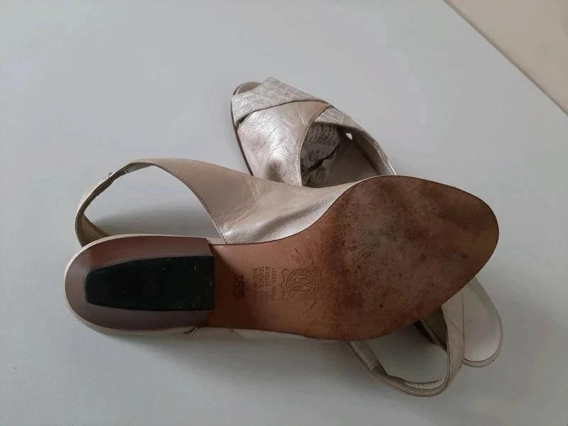 Beige leren damessandalen "Bettini" maat 35 – photo 4